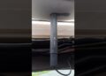 Camper bloopers, gat in de tafel na val Starlink.
