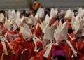 Cardinals enter Sistine Chapel to elect new pope – DW – 05/07/2025