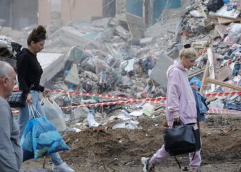 Russia hits Ukraine with greatest assault of the warfare; F-16 pilot is killed – POLITICO