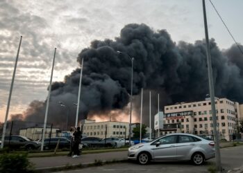 Russia launches mass missile and drone assault on Kyiv for third evening – ft.com