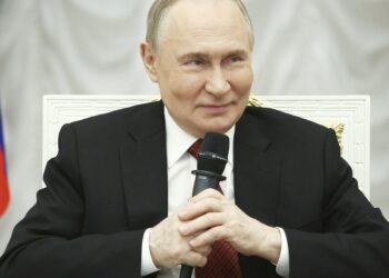 Putin and Trump mentioned Center East tensions, Ukraine talks on telephone name, Kremlin says
