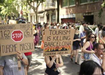 Spaniards bitter on tourism trade amid housing crunch