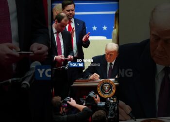 JD Vance DESTROYS CNN Journalist on Dwell TV