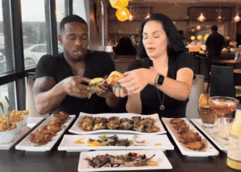 Meals reviewers scramble as SUV explodes by way of restaurant window Meals reviewers scramble as SUV explodes by way of restaurant window