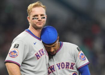 Mets undergo collapse, miss playoffs Mets undergo collapse, miss playoffs