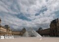 Louvre museum in Paris closed after theft, French tradition minister says Louvre museum in Paris closed after theft, French tradition minister says