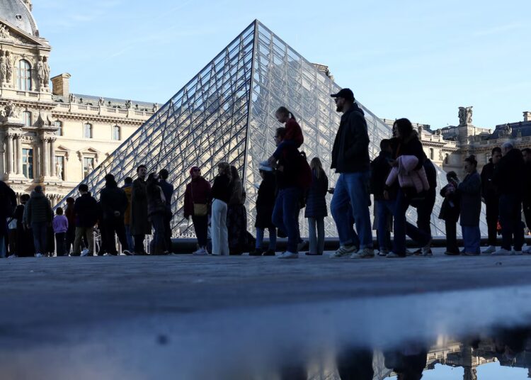 French police make extra arrests in Louvre heist investigation