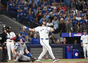 Blue Jays beat Dodgers 11-4 in World Sequence Recreation 1 at Rogers Centre Blue Jays beat Dodgers 11-4 in World Sequence Recreation 1 at Rogers Centre
