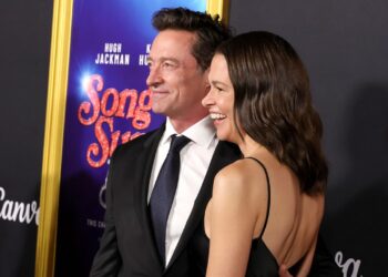 Hugh Jackman and Sutton Foster make their pink carpet debut as couple Hugh Jackman and Sutton Foster make their pink carpet debut as couple