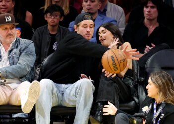Chargers’ Justin Herbert protects Madison Beer from basketball at Lakers sport Chargers’ Justin Herbert protects Madison Beer from basketball at Lakers sport