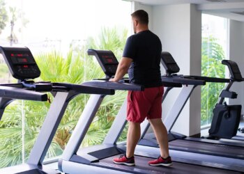 Analysis reveals backward strolling advantages joint well being and reduces ache Analysis reveals backward strolling advantages joint well being and reduces ache