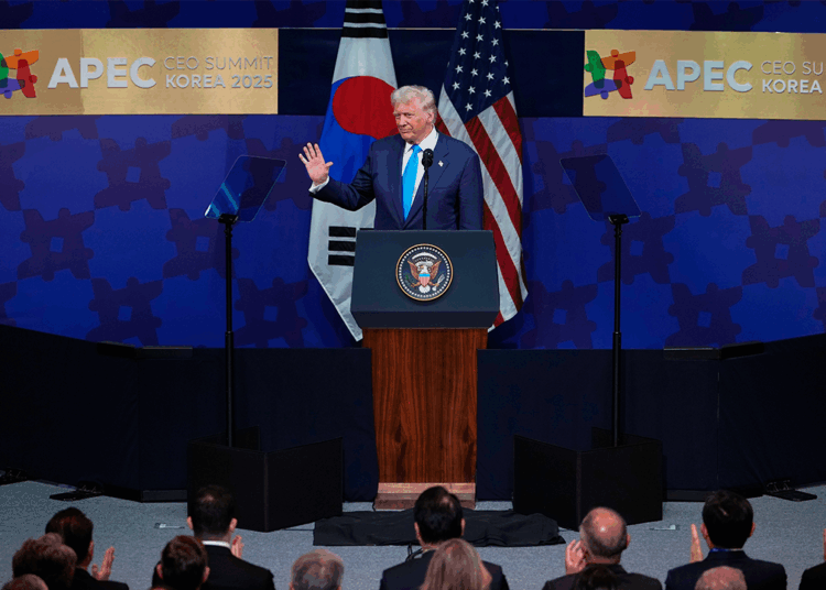 Trump meets South Korean president in Gyeongju in search of investments