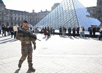 Louvre jewel heist: 5 extra arrests made Louvre jewel heist: 5 extra arrests made