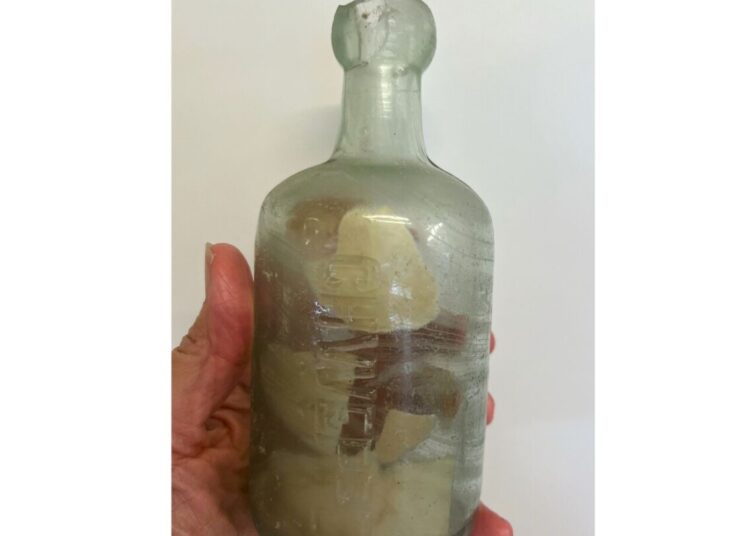 WWI troopers’ messages in a bottle discovered on Australian seashore WWI troopers’ messages in a bottle discovered on Australian seashore