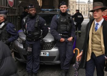 Thriller man in an AP picture after the Louvre heist creates a buzz Thriller man in an AP picture after the Louvre heist creates a buzz