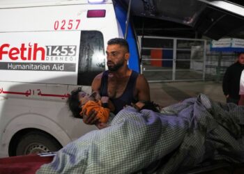 Israeli strikes in Gaza kill no less than 104 folks, together with youngsters, hospitals say Israeli strikes in Gaza kill no less than 104 folks, together with youngsters, hospitals say