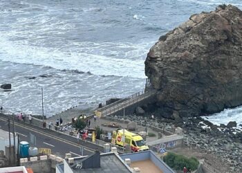 Three lifeless and 15 injured in Tenerife as dangerous sea circumstances grip Spanish waters Three lifeless and 15 injured in Tenerife as dangerous sea circumstances grip Spanish waters