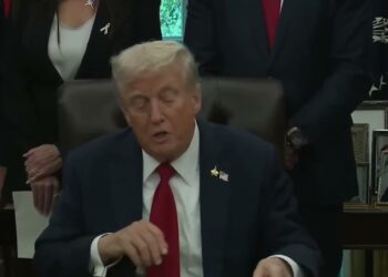 President Trump Takes Cost: Indicators Daring New Government Orders on the White Home 🇺🇸