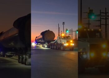 Rocket booster transported by means of Cape Caneveral after launching Starlink satellites: Falcon 9