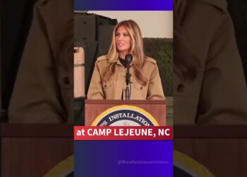 Melania's Thanksgiving needs to our troops 🇺🇸👍❤️  #donaldtrump #information #press #melaniatrump #thanks