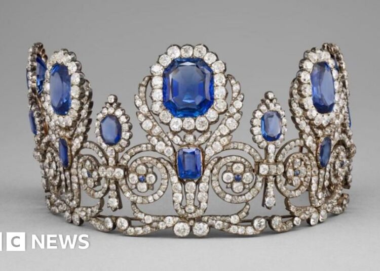 Girl charged over Louvre jewelry heist