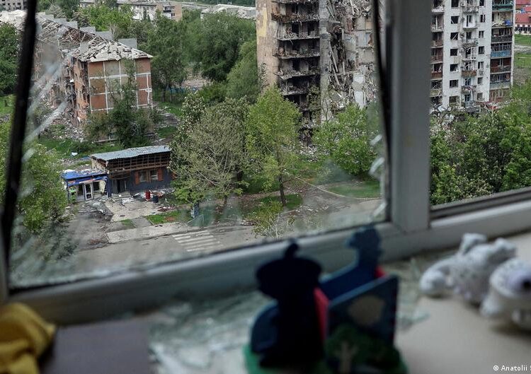 Ukraine’s battle with Russia for Pokrovsk at pivotal level – DW – 11/08/2025