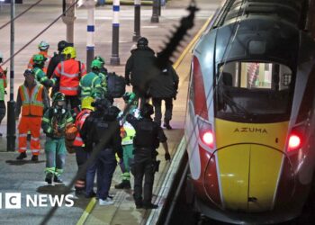 Man, 32, solely suspect after Huntingdon prepare stabbings Man, 32, solely suspect after Huntingdon prepare stabbings