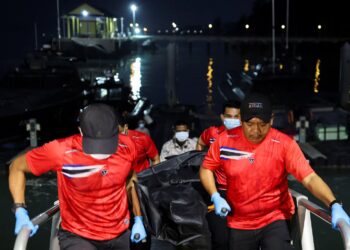 Malaysia searches for Rohingya after boat sinks, toll climbs to 21