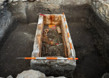 1,700-year-old Roman sarcophagus unearthed, revealing treasures buried with lady of “larger social standing” 1,700-year-old Roman sarcophagus unearthed, revealing treasures buried with lady of “larger social standing”