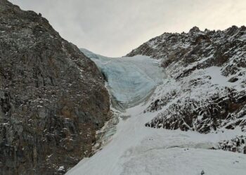 Avalanche kills 5 climbers, together with dad and his teen daughter, in northern Italy Avalanche kills 5 climbers, together with dad and his teen daughter, in northern Italy