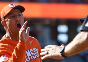Dabo Swinney erupts on sideline as Clemson loses once more
