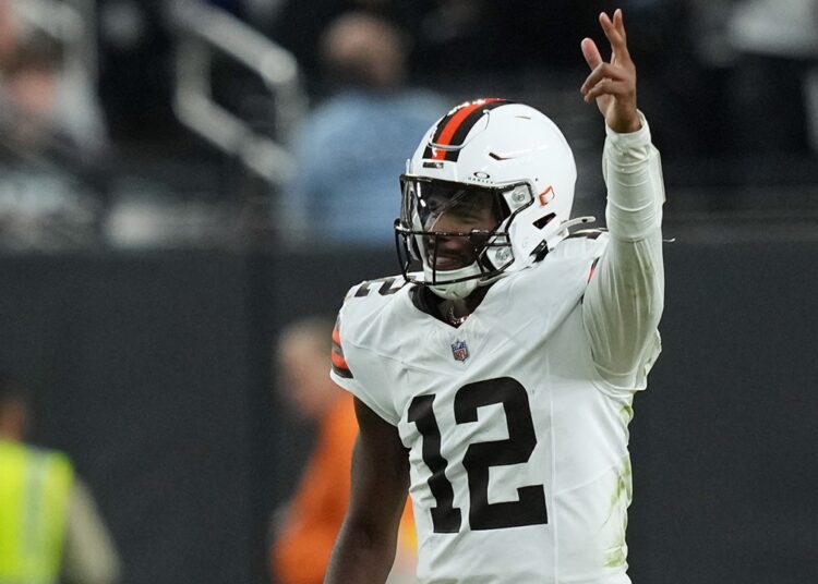 NFL scores: Shedeur Sanders leads Browns to win, Cowboys stun Eagles