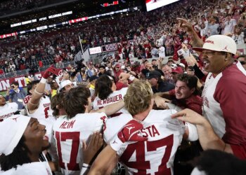 Oklahoma shocks Alabama to remain in School Soccer Playoff hunt