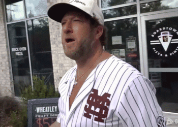 Dave Portnoy blasts social media ‘cesspool’ after antisemitic assault Dave Portnoy blasts social media ‘cesspool’ after antisemitic assault