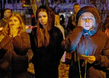 Russia kills 6 in lethal Kyiv assault as US pushes Ukraine peace talks