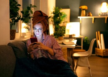 Darkish showering helps scale back anxiousness and insomnia signs, physician says Darkish showering helps scale back anxiousness and insomnia signs, physician says