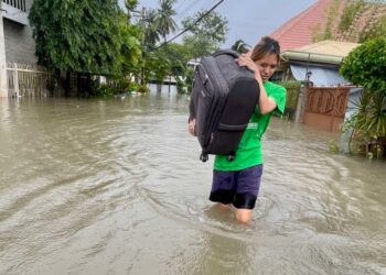 Storm Kalmaegi hits central Philippines