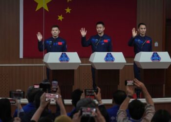 China’s stranded astronauts getting back from house station