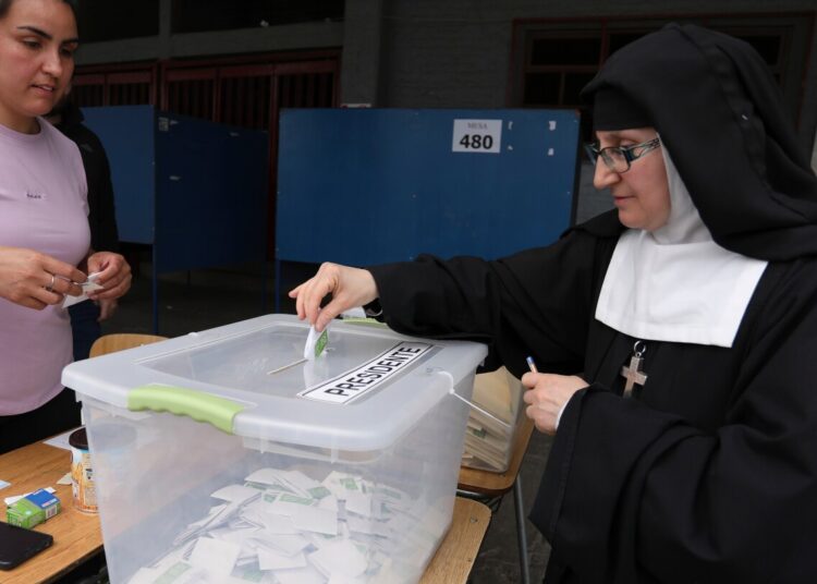 Chileans vote for president as arduous proper positive factors floor on crime fears Chileans vote for president as arduous proper positive factors floor on crime fears