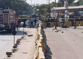 Suicide bomber struck outdoors an Islamabad court docket, killing 12, minister says