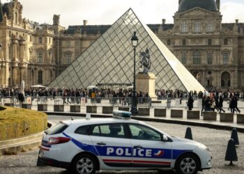 Paris prosecutor publicizes 4 arrests in 2M Louvre Museum heist