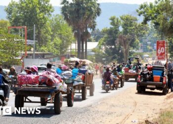 Hundreds flee disputed border after lethal clashes and air strikes Hundreds flee disputed border after lethal clashes and air strikes