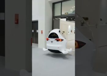 #FlyingCars #MagneticLoverCars #Tesla #USAFemale check drive #mannequin #car