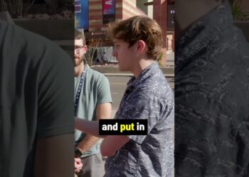 MAGA man STUNNED-SILENT by his personal argument in 15 SECONDS