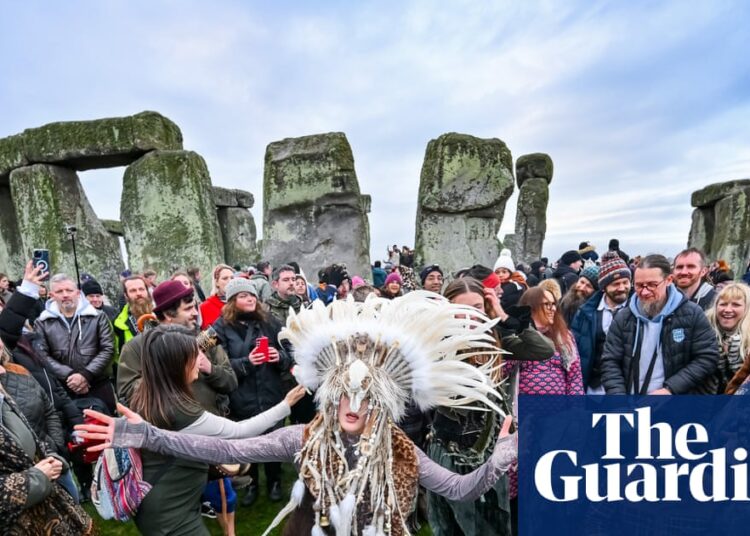 ‘I really feel particular, in my coronary heart’: 1000’s collect at Stonehenge for winter solstice | Stonehenge