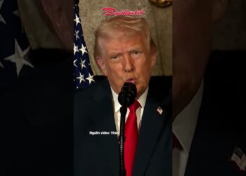 Ông Trump dọa đánh thuế toàn bộ hàng Pháp nếu ông Macron không nhượng bộ