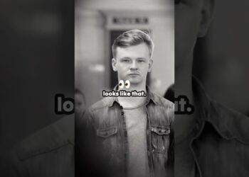 Why Steve Bannon Looksthe Approach He Does #camedy #standupcomedy #camedyshorts #standup