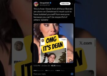 MAGA troll @ClerPatriot Triggered over @deanwithrs Christmas pic 🤣