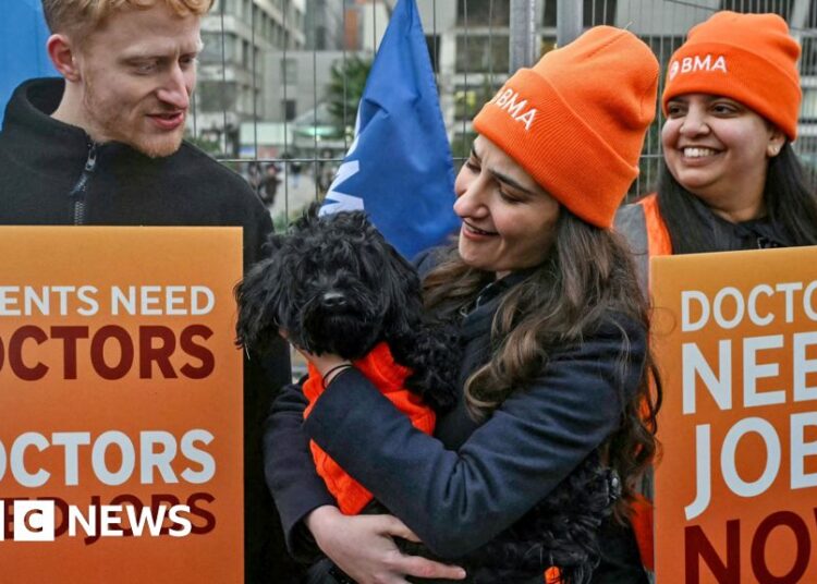 Starmer calls docs’ strike ‘harmful’ as five-day walkout begins