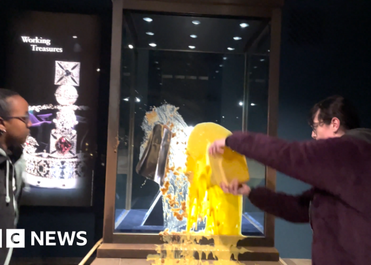 4 arrested over defacing of Crown Jewels show case at Tower of London